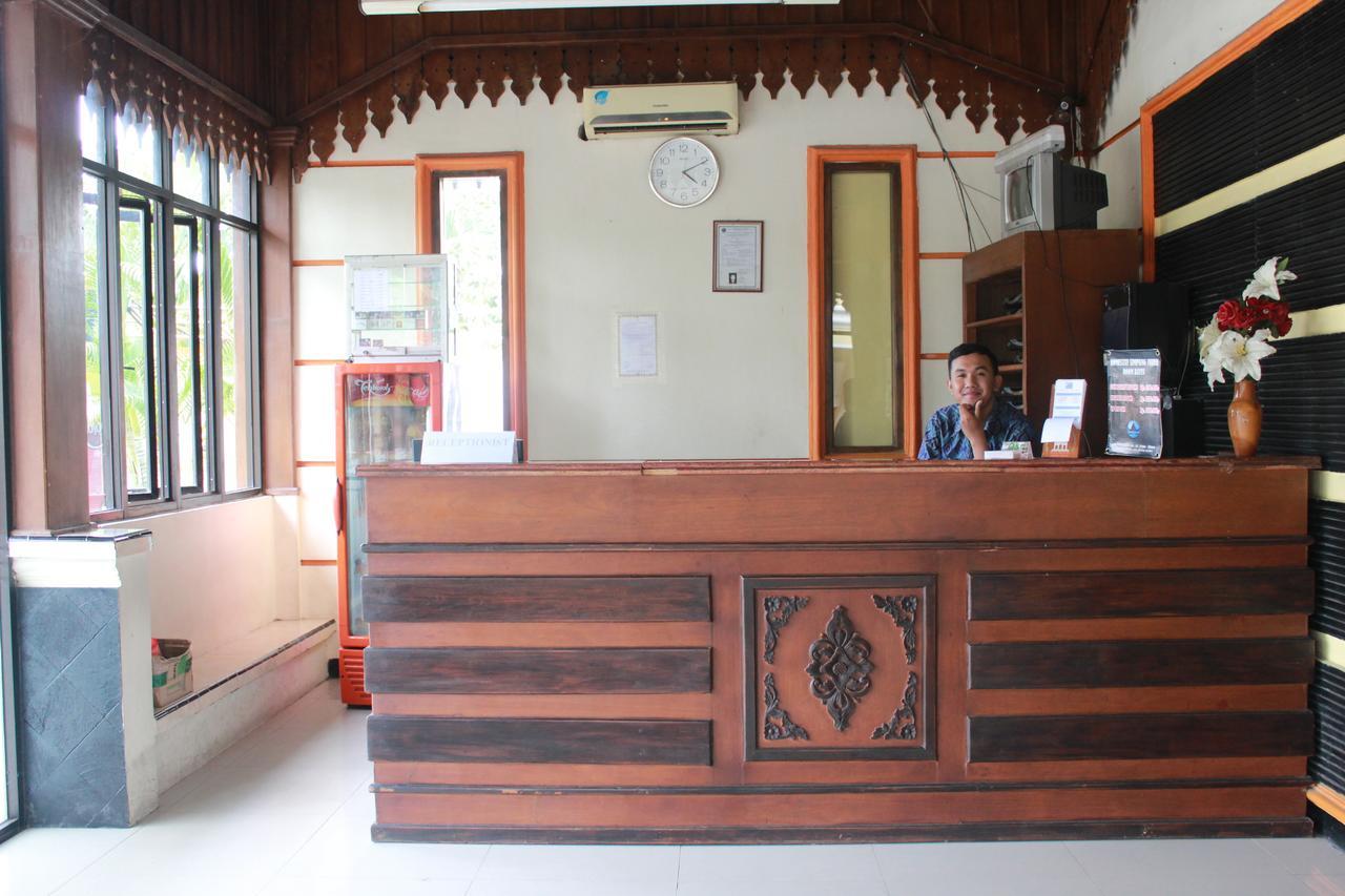 Отель Simpang Tujuh Cepu Экстерьер фото