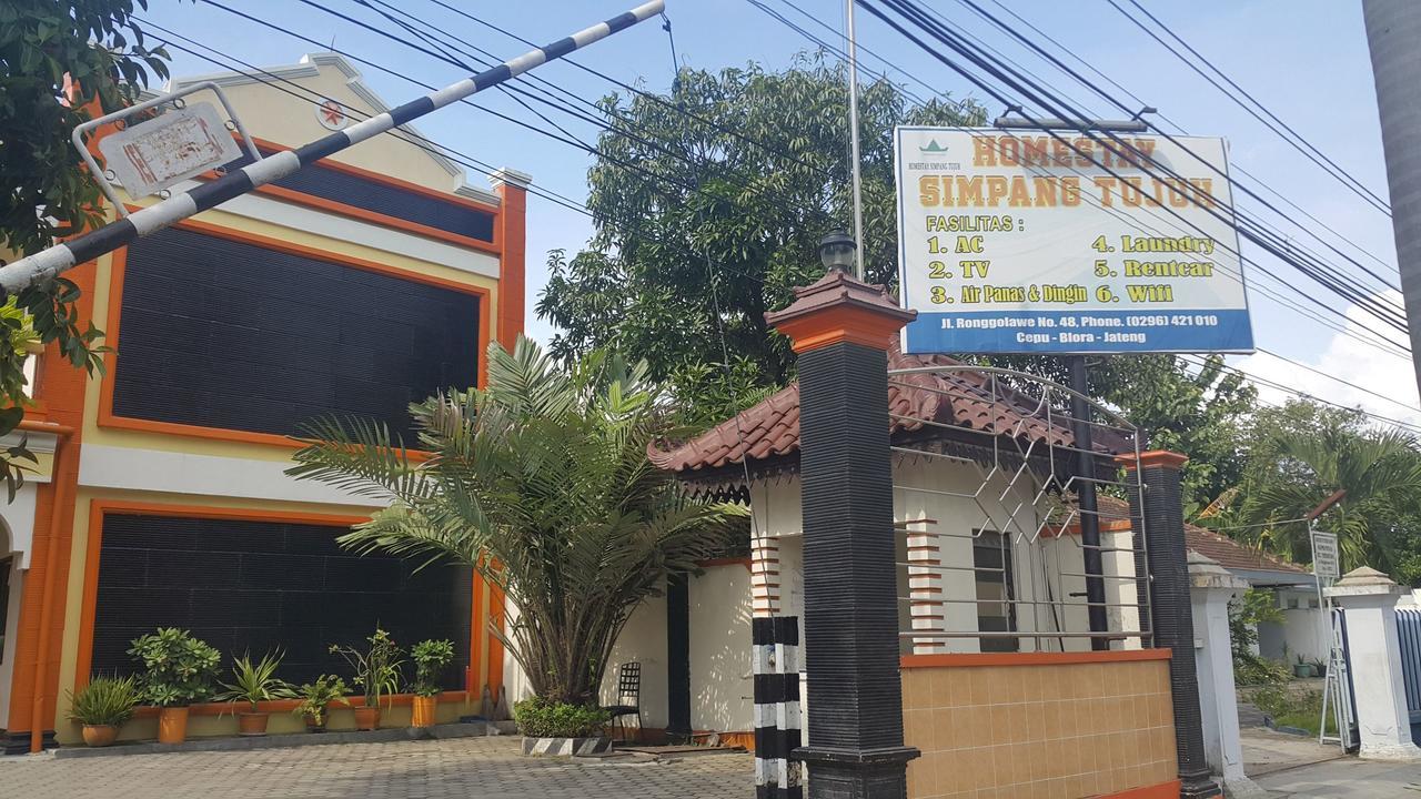 Отель Simpang Tujuh Cepu Экстерьер фото