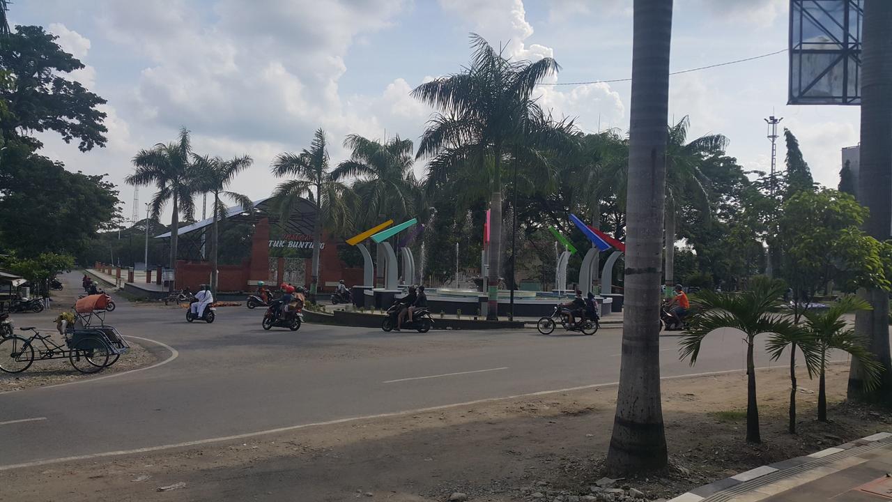 Отель Simpang Tujuh Cepu Экстерьер фото